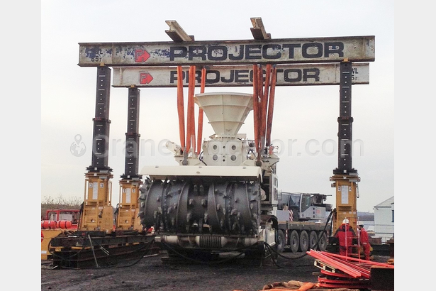 Lifting of a 220 tonne mining machine